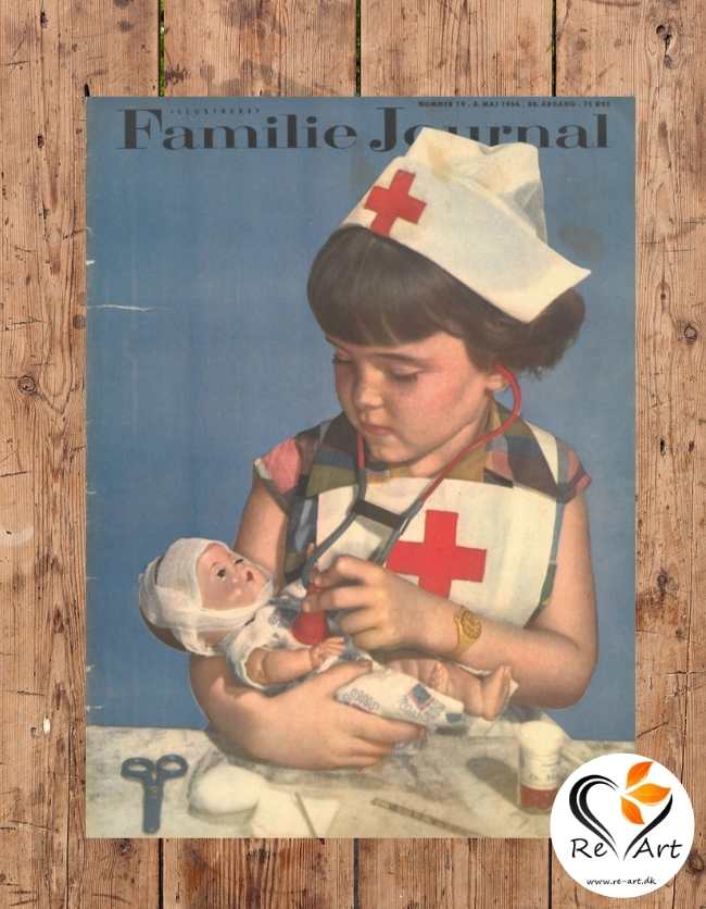 Dette er et billede af en plakat som er fra familie journal, hvor et barn leger at hun er sygeplejerske med sin dukke